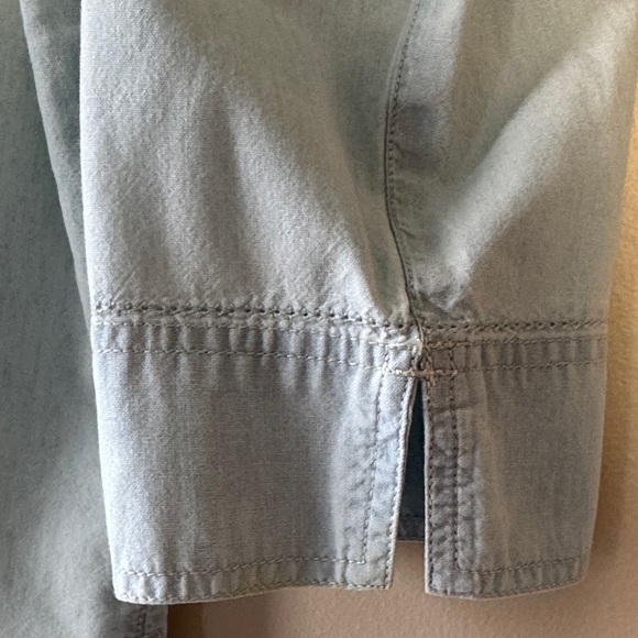 Liz Claiborne Pale Blue Button-Front Women's Shirt - Picture 6 of 8